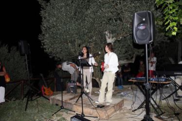 agosto 2013 – Poesia tra gli ulivi – Autori in versi a Monte Canneto, Brisighella, con il Gruppo 77